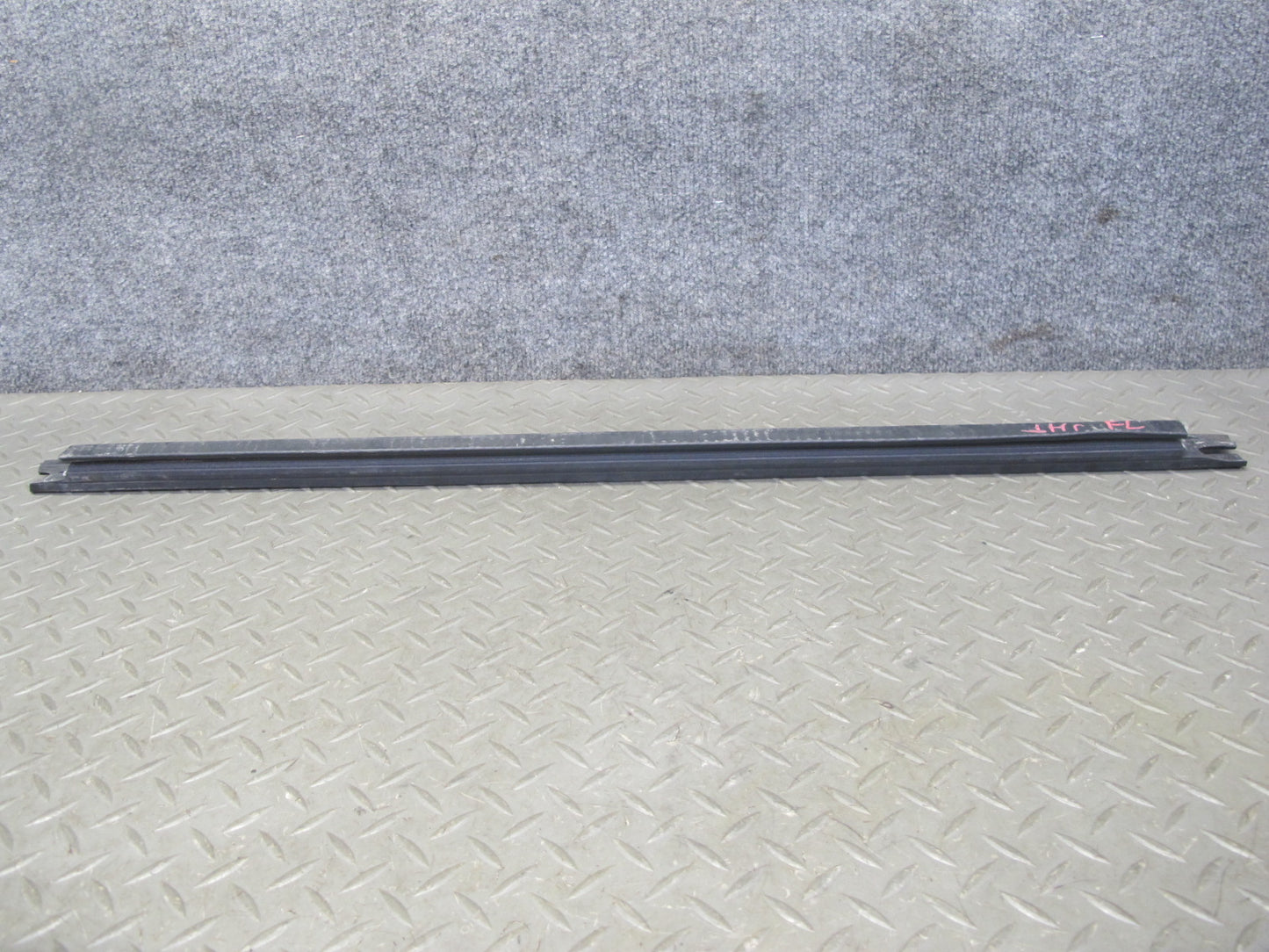2003-2009 Hummer H2 Front Left Window Outer Inner Weatherstrip Rubber Seal Set