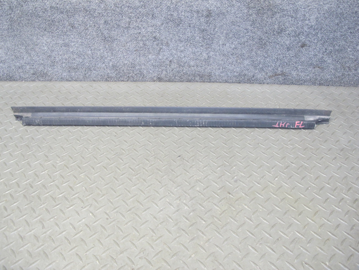 2003-2009 Hummer H2 Front Left Window Outer Inner Weatherstrip Rubber Seal Set