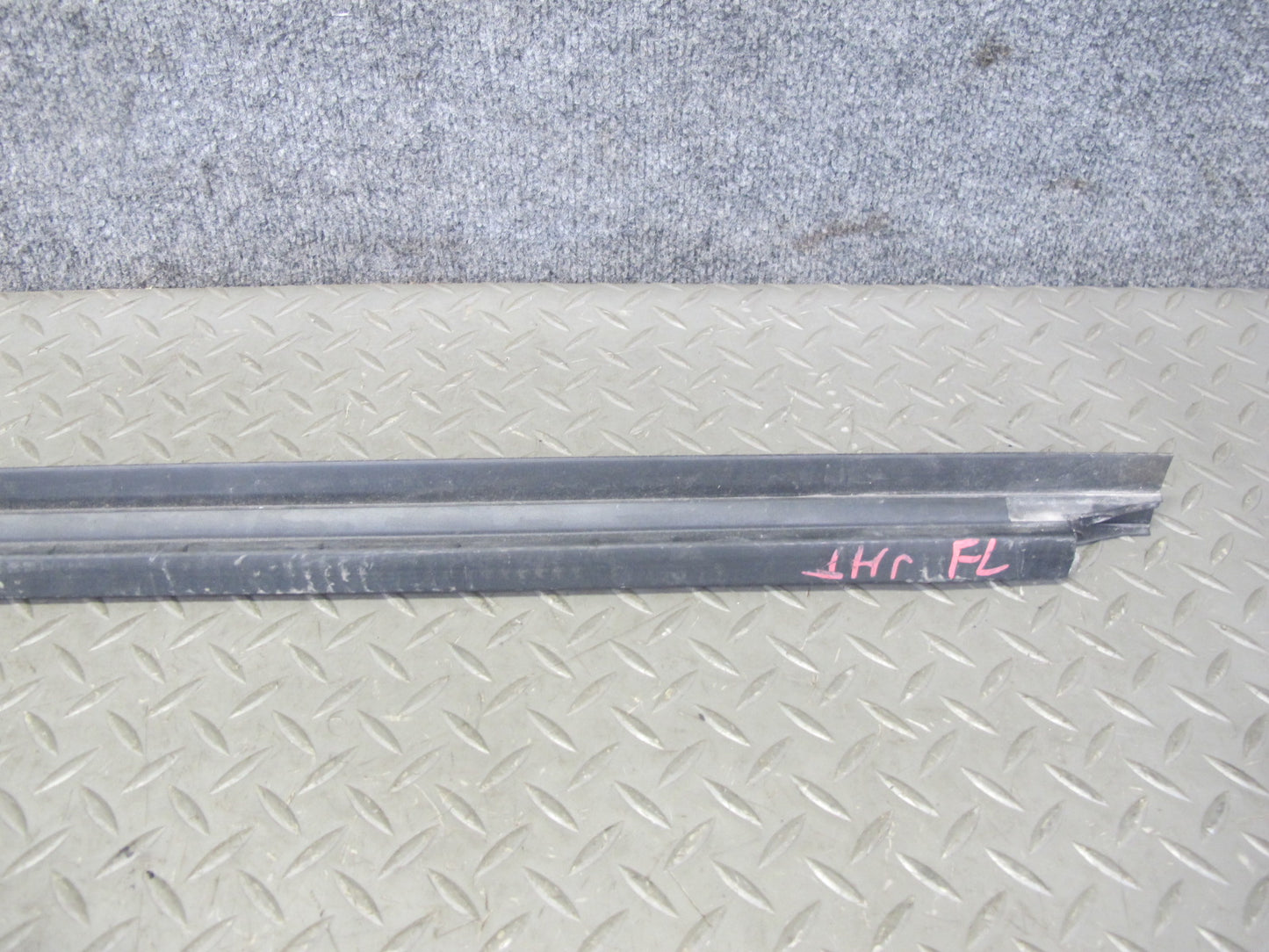 2003-2009 Hummer H2 Front Left Window Outer Inner Weatherstrip Rubber Seal Set