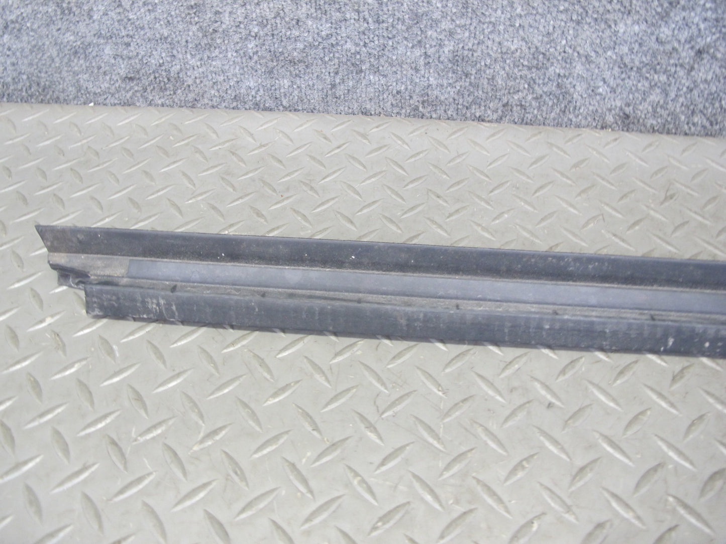 2003-2009 Hummer H2 Front Left Window Outer Inner Weatherstrip Rubber Seal Set