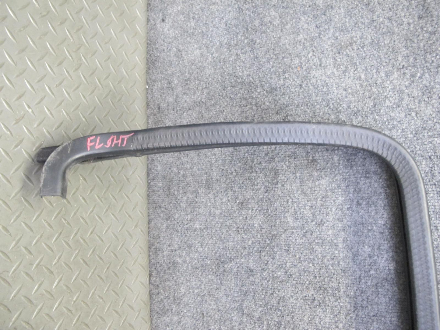 2003-2009 Hummer H2 Front Left Window Outer Inner Weatherstrip Rubber Seal Set