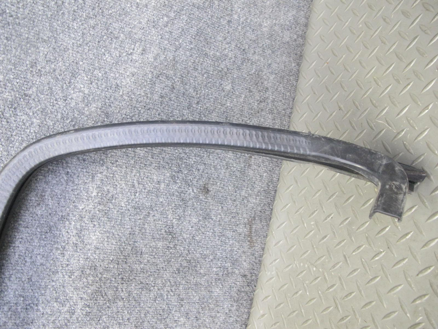 2003-2009 Hummer H2 Front Left Window Outer Inner Weatherstrip Rubber Seal Set