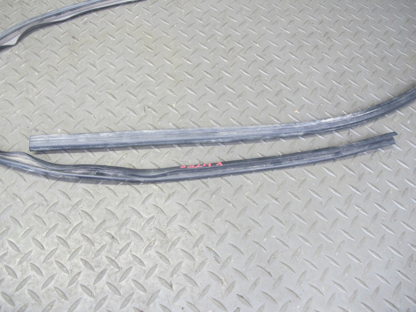 2005-2009 Hummer H2 SUT Front & Rear Door Body Weather Strip Rubber Seal Set