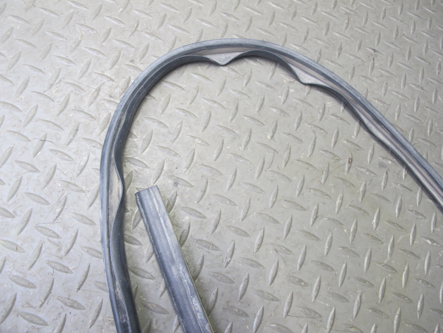 2005-2009 Hummer H2 SUT Front & Rear Door Body Weather Strip Rubber Seal Set