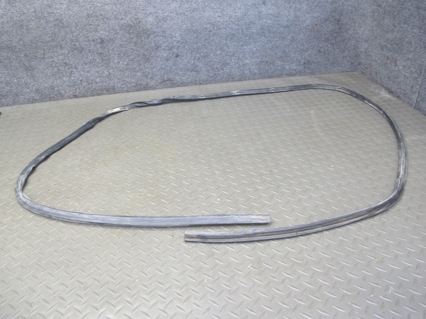 2005-2009 Hummer H2 SUT Front & Rear Door Body Weather Strip Rubber Seal Set