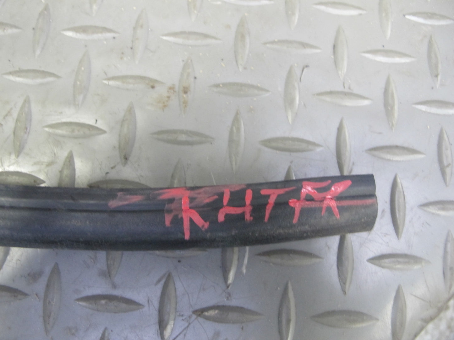 2005-2009 Hummer H2 SUT Front & Rear Door Body Weather Strip Rubber Seal Set