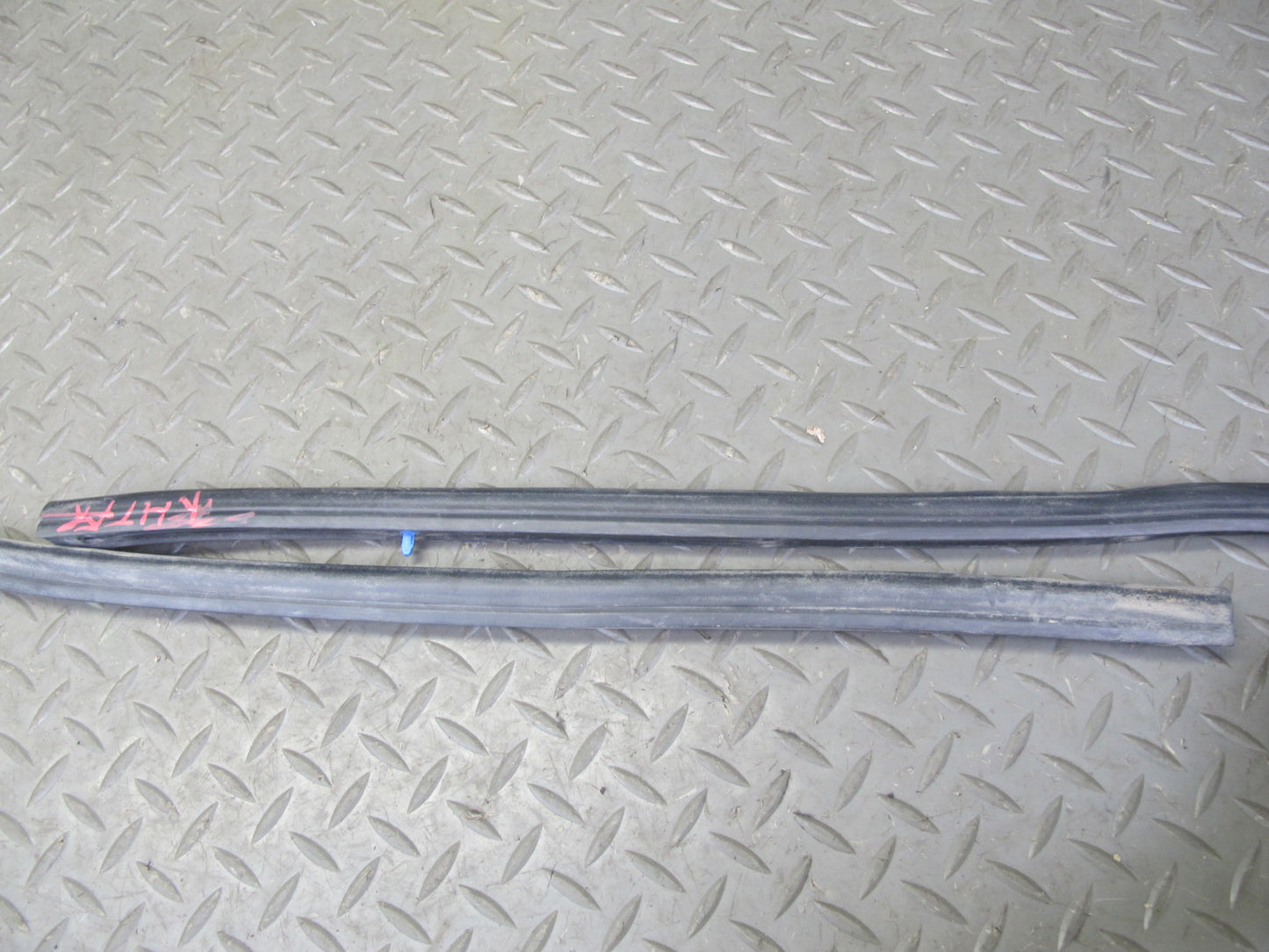 2005-2009 Hummer H2 SUT Front & Rear Door Body Weather Strip Rubber Seal Set