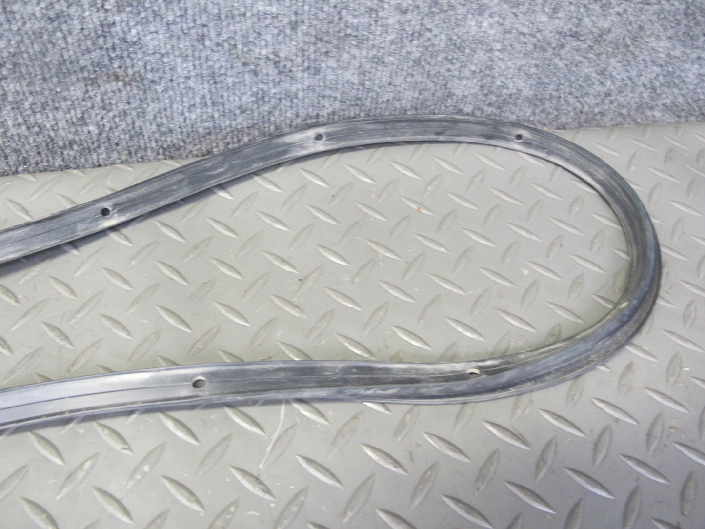 2005-2009 Hummer H2 SUT Front & Rear Door Body Weather Strip Rubber Seal Set