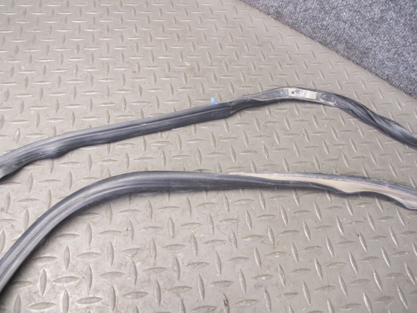 2005-2009 Hummer H2 SUT Front & Rear Door Body Weather Strip Rubber Seal Set