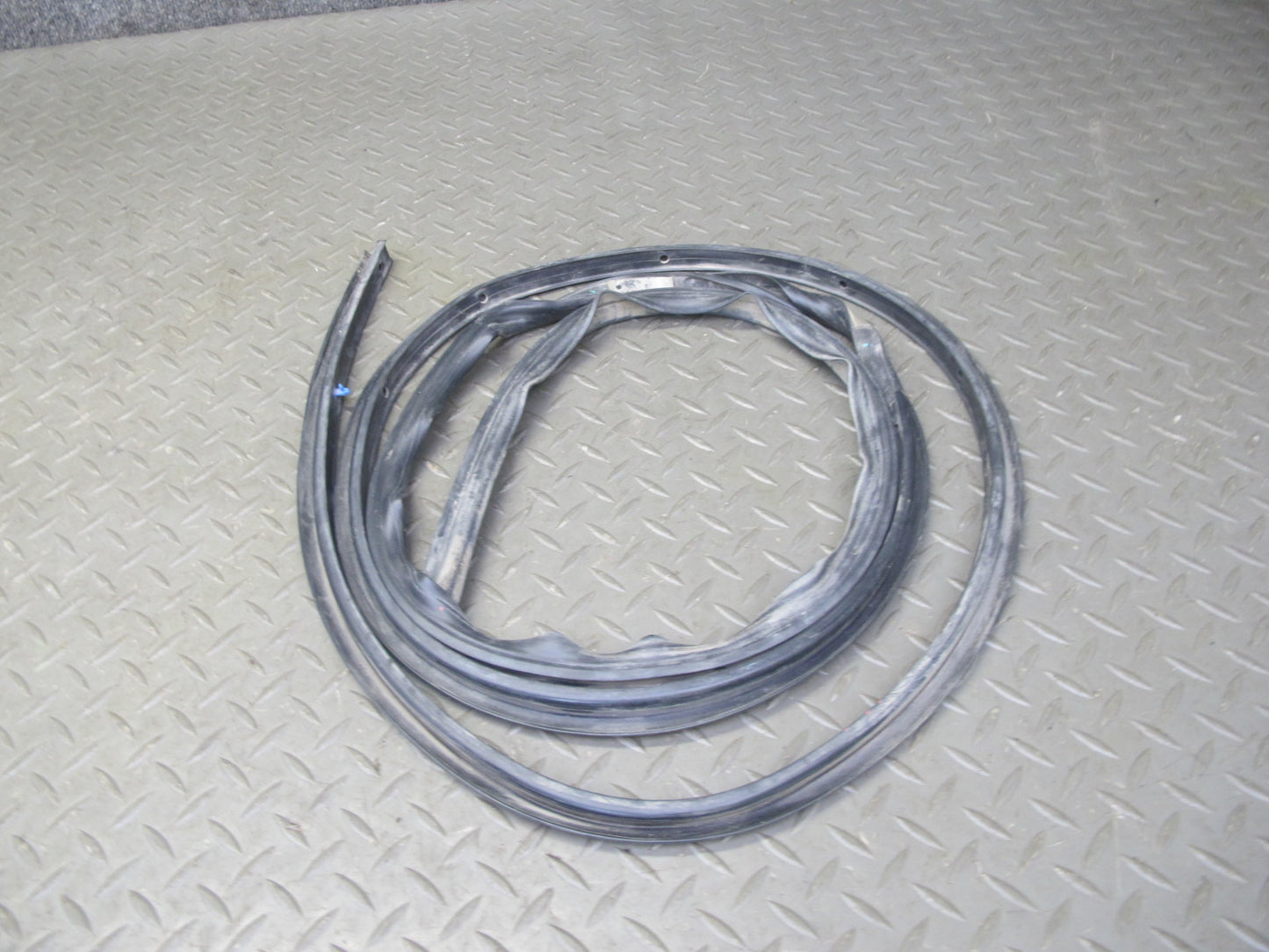 2005-2009 Hummer H2 SUT Front & Rear Door Body Weather Strip Rubber Seal Set