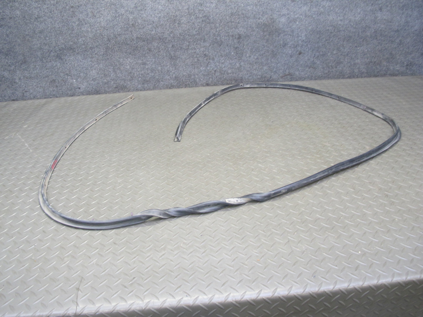 2005-2009 Hummer H2 SUT Front & Rear Door Body Weather Strip Rubber Seal Set