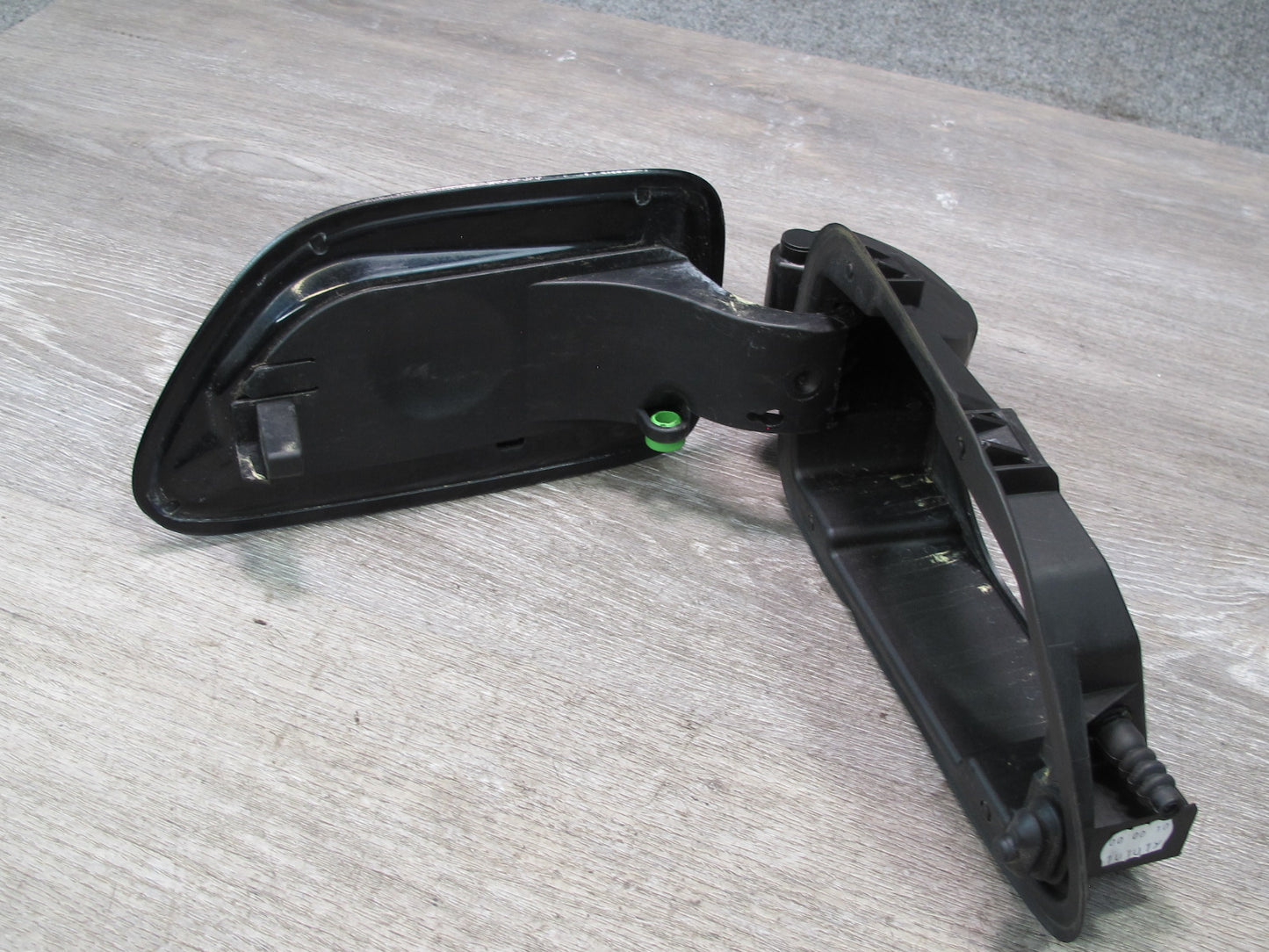 2006-2010 BMW E63 E64 M6 Fuel Tank Filler Door Lid Cover w Hinge 7009382