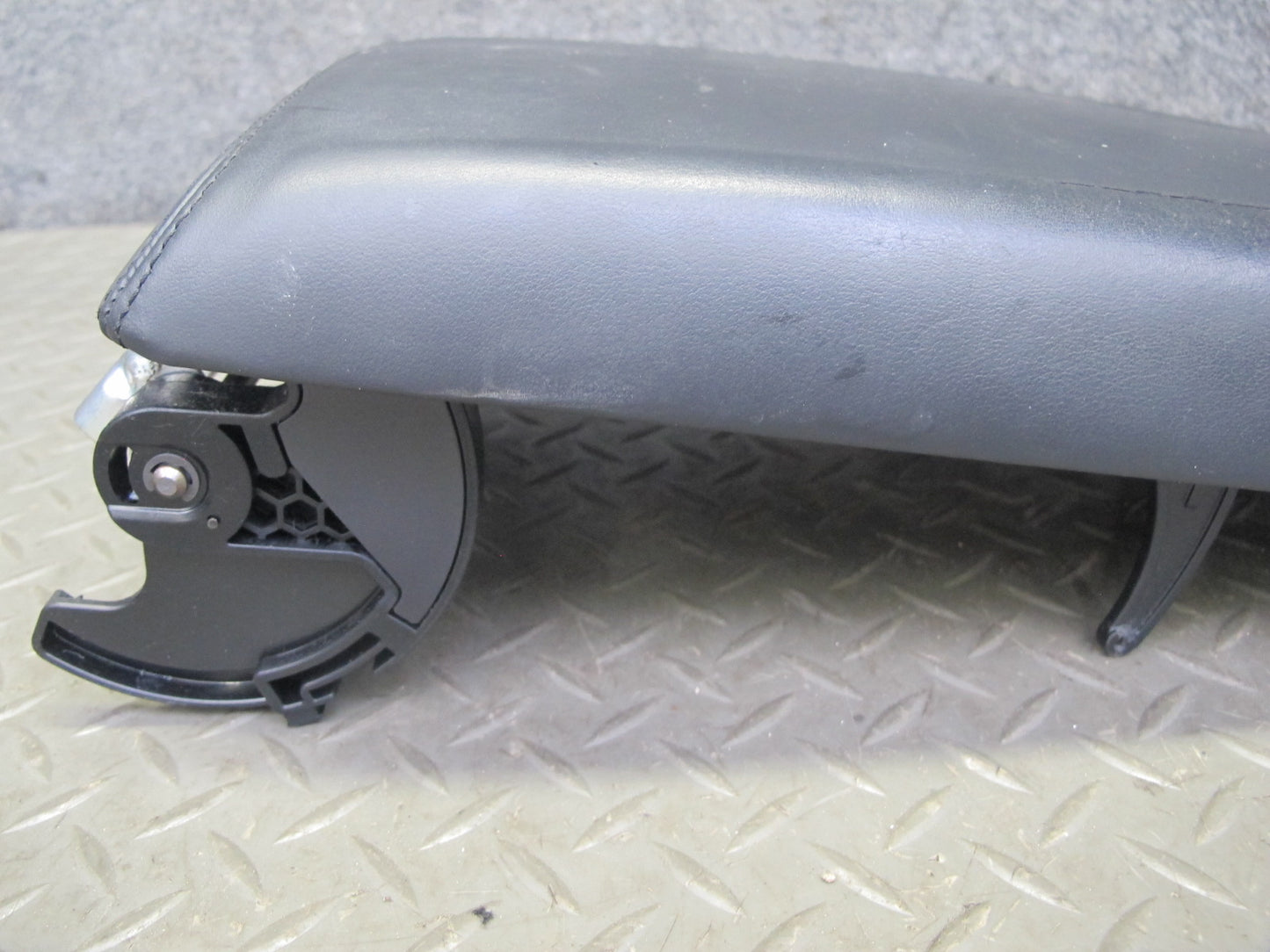 08-09 Lexus UVF46 LS600h Center Console Leather Armrest Lid Cover Black OEM