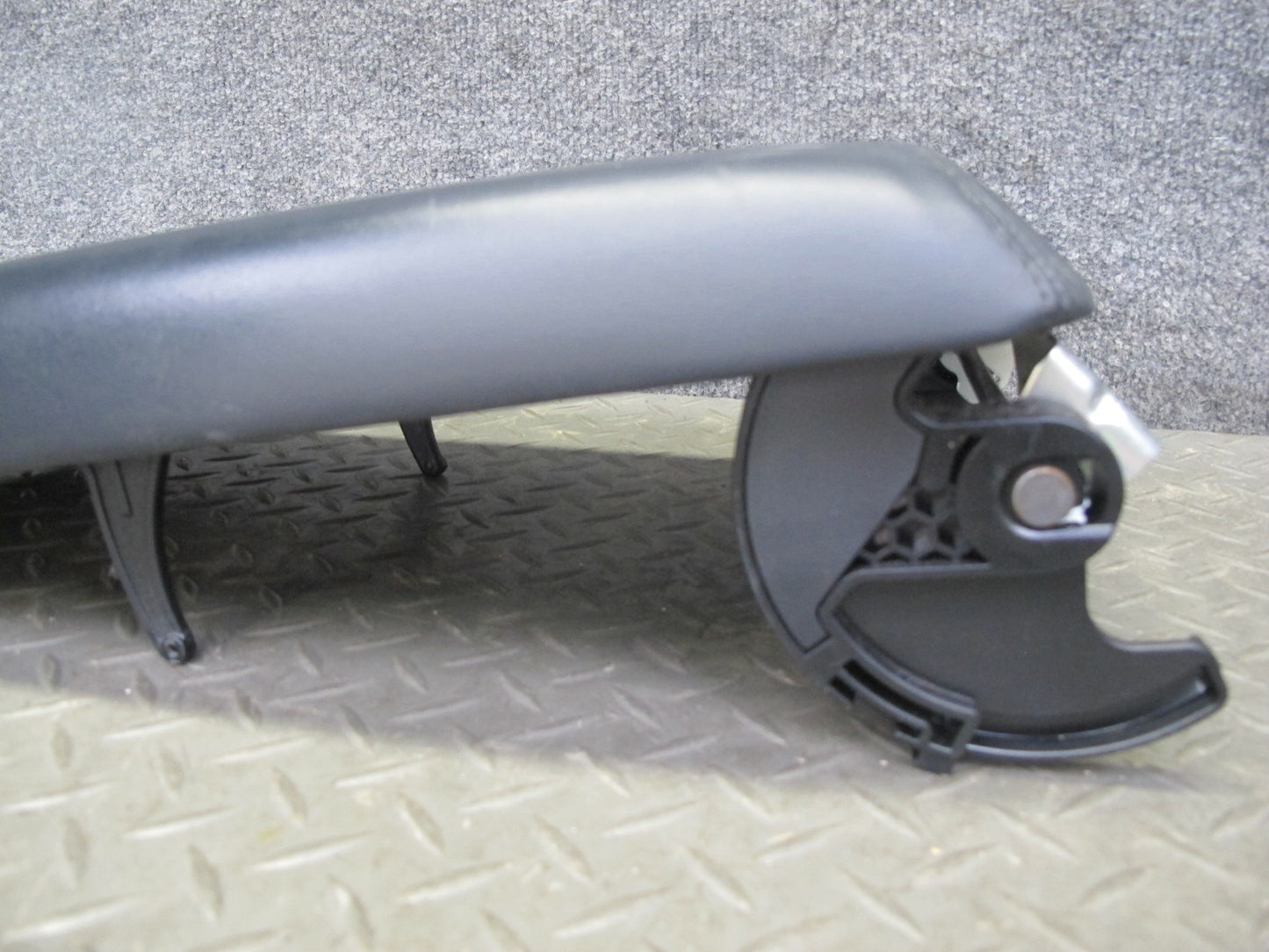 08-09 Lexus UVF46 LS600h Center Console Leather Armrest Lid Cover Black OEM