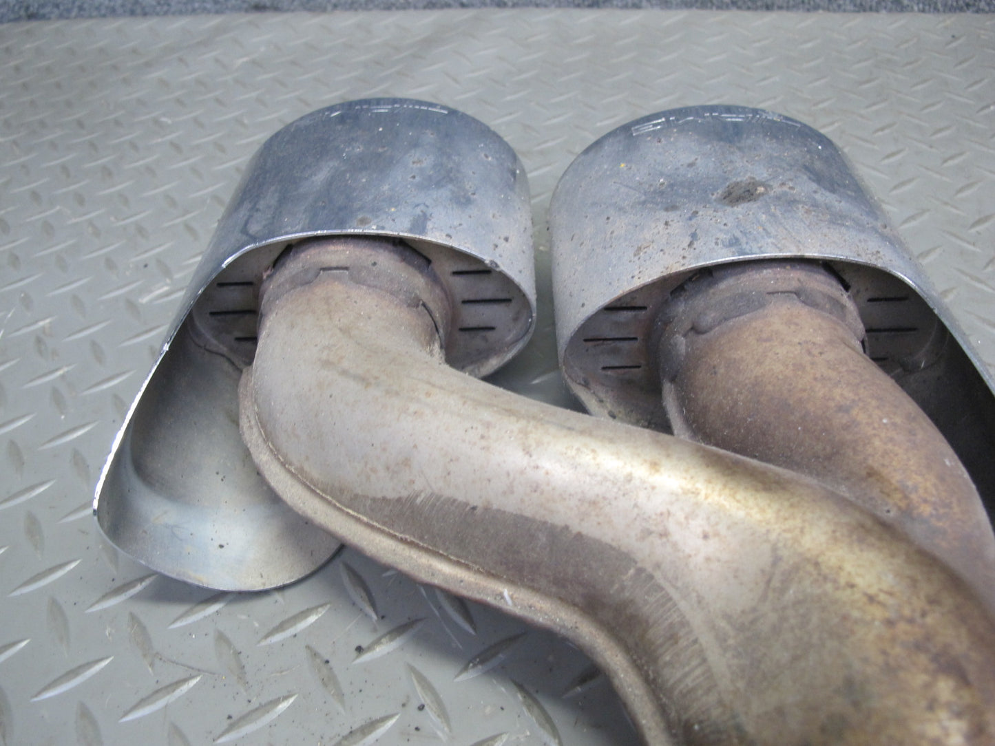 07-11 Mercedes-benz W164 ML63 AMG Set of 2 Rear Exhaust Muffler Tips Set
