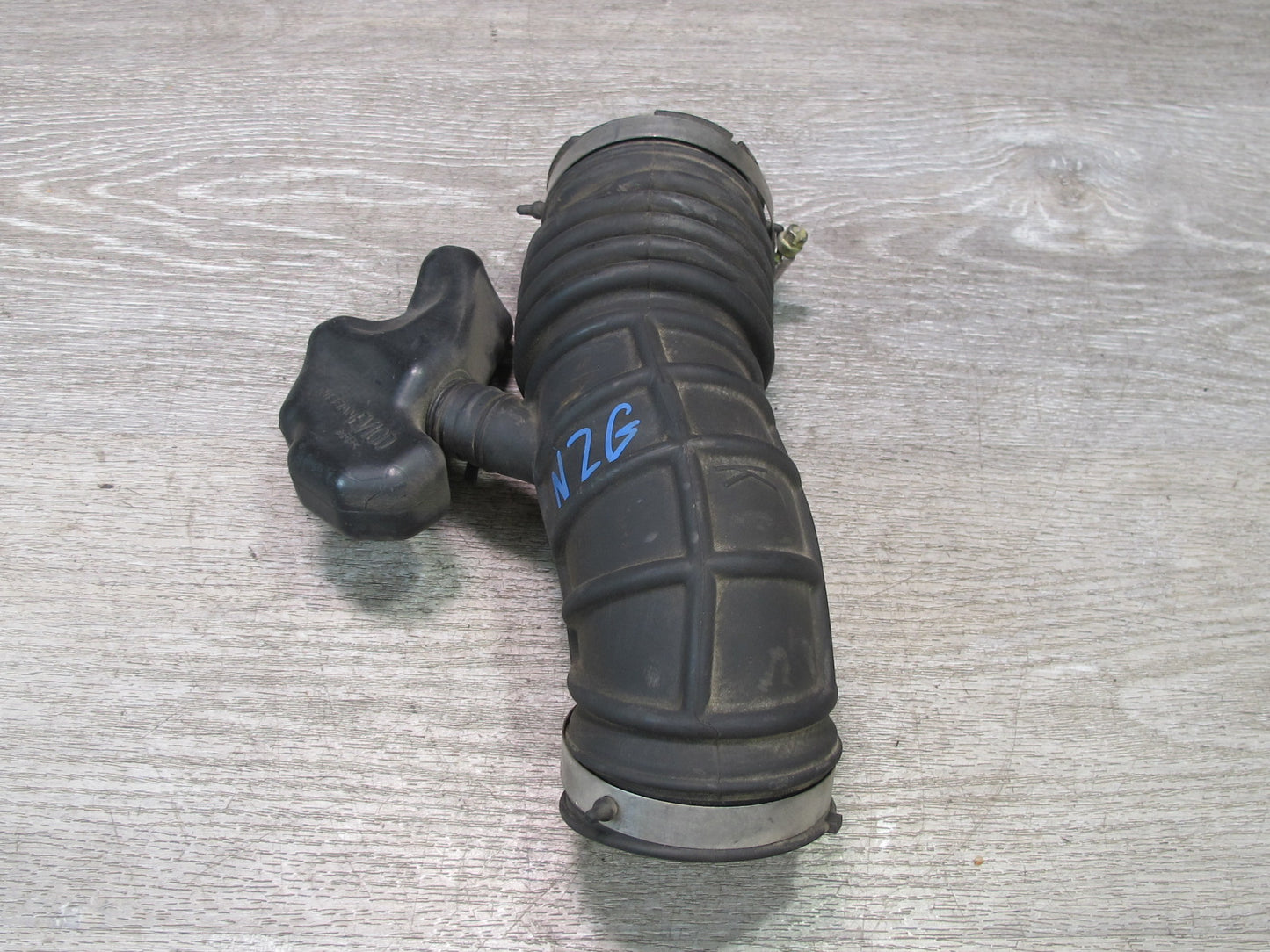 07-09 Nissan 350Z Z33 Convertible VQ35HR Left Engine Air Intake Tube OEM