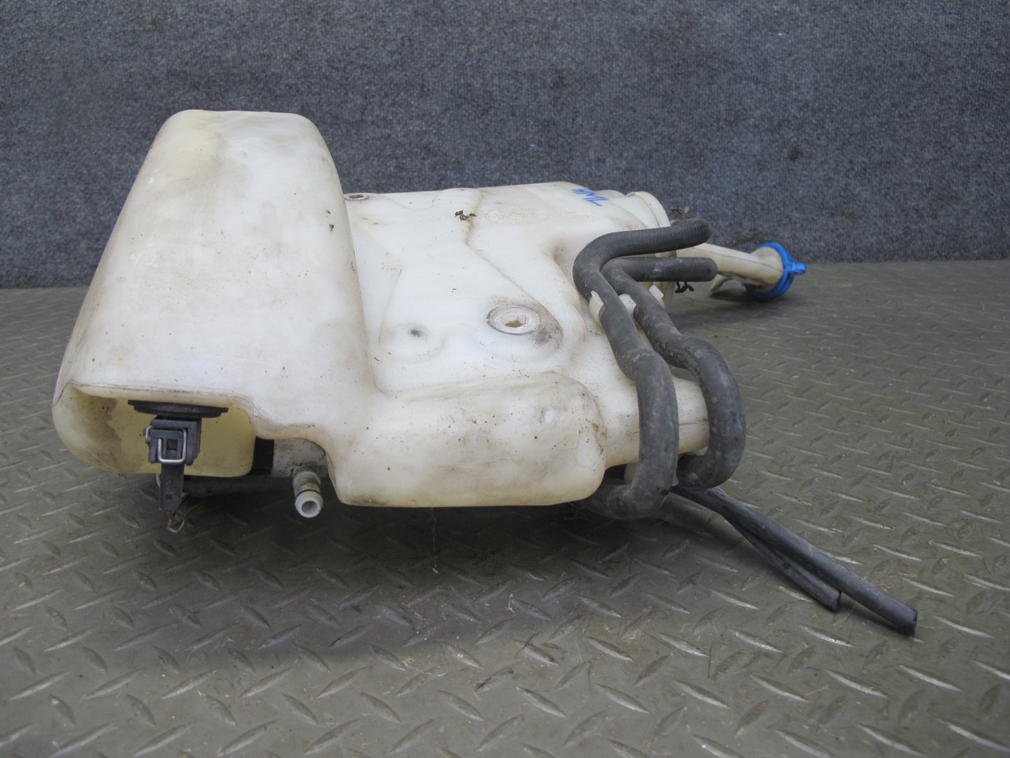 07-11 Mercedes W164 Ml-class Windshield Washer Reservoir w Pump OEM