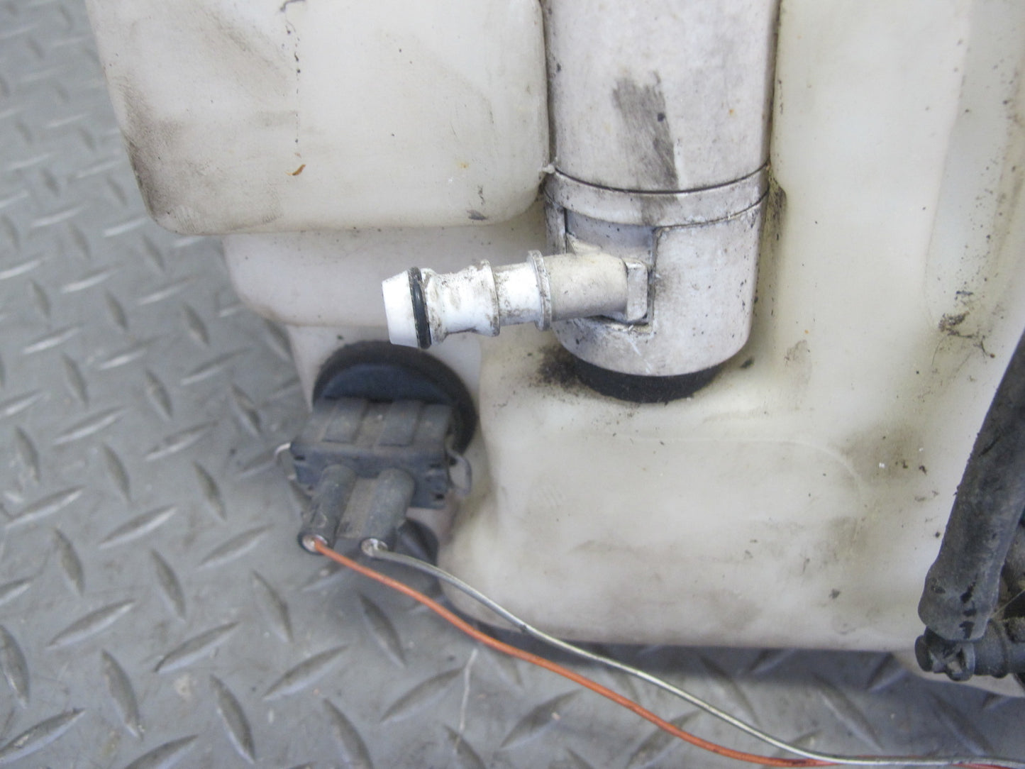 07-11 Mercedes W164 Ml-class Windshield Washer Reservoir w Pump OEM
