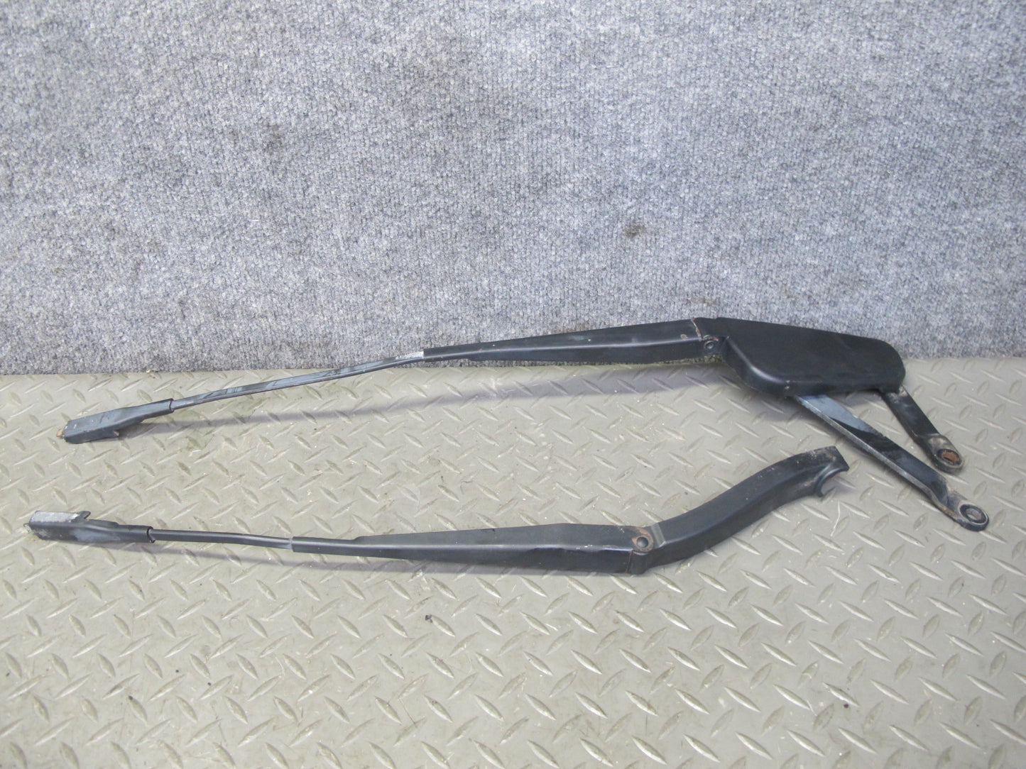 07-11 Mercedes W164 Ml-class Set of 2 Front Left Right Windshield Wiper Arm OEM