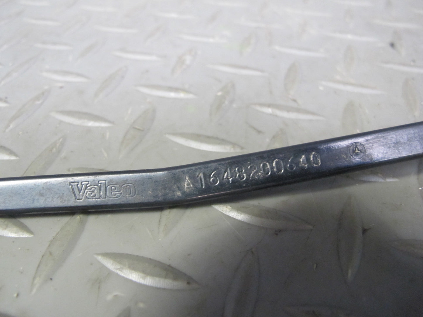 07-11 Mercedes W164 Ml-class Set of 2 Front Left Right Windshield Wiper Arm OEM