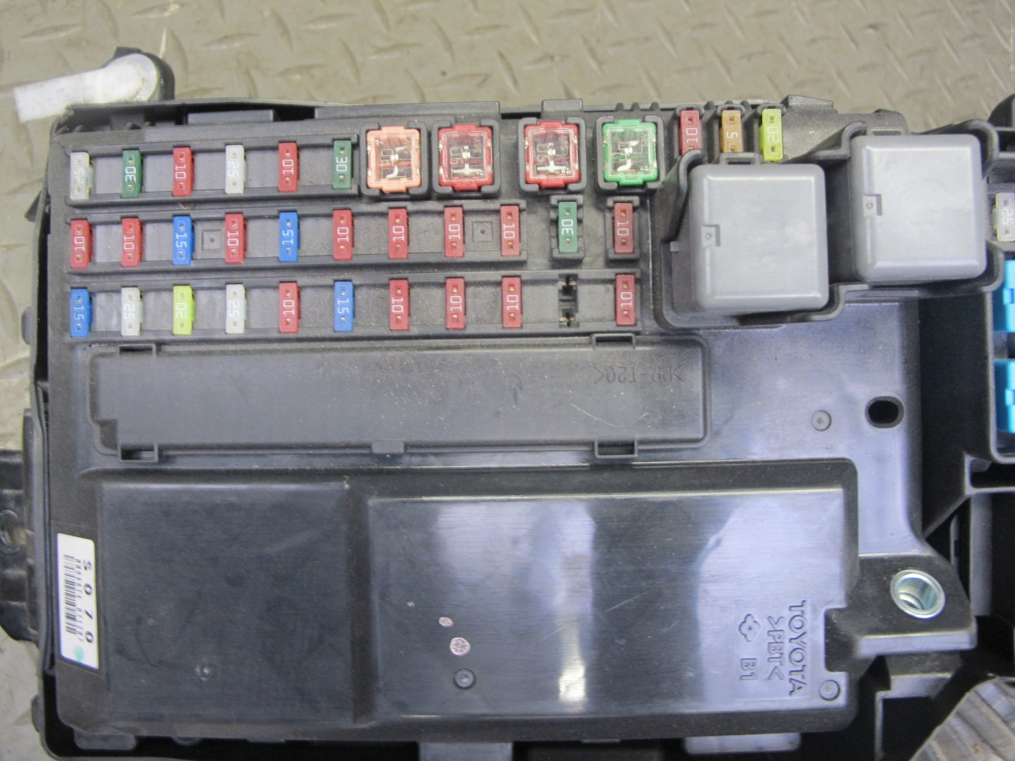 08-16 Lexus LS600h 2UR-FSE Engine Bay Junction Fuse Relay Box Module OEM