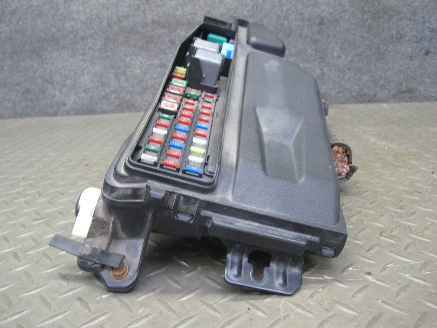 08-16 Lexus LS600h 2UR-FSE Engine Bay Junction Fuse Relay Box Module OEM