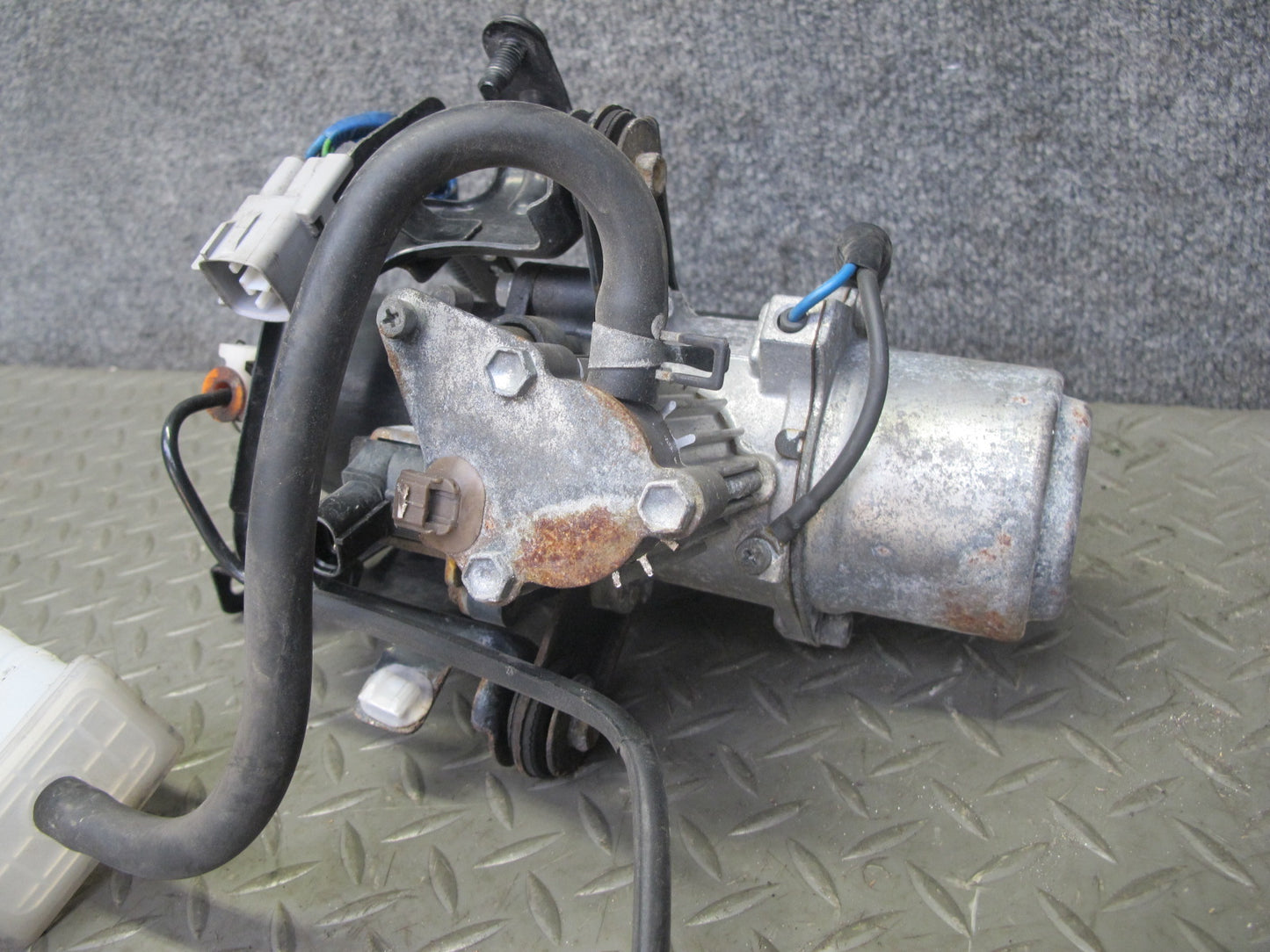 07-17 Lexus LS600h LS460 Air Ride Suspension Compressor Pump w Bracket OEM