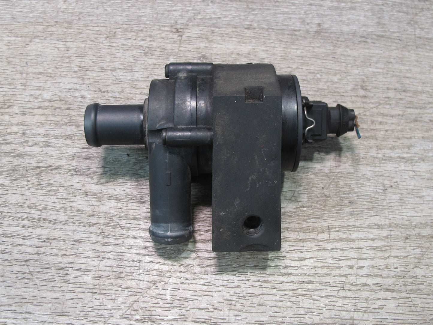 2006-2010 BMW E63 E64 M6 Secondary Additional Auxiliary Water Pump 6936568