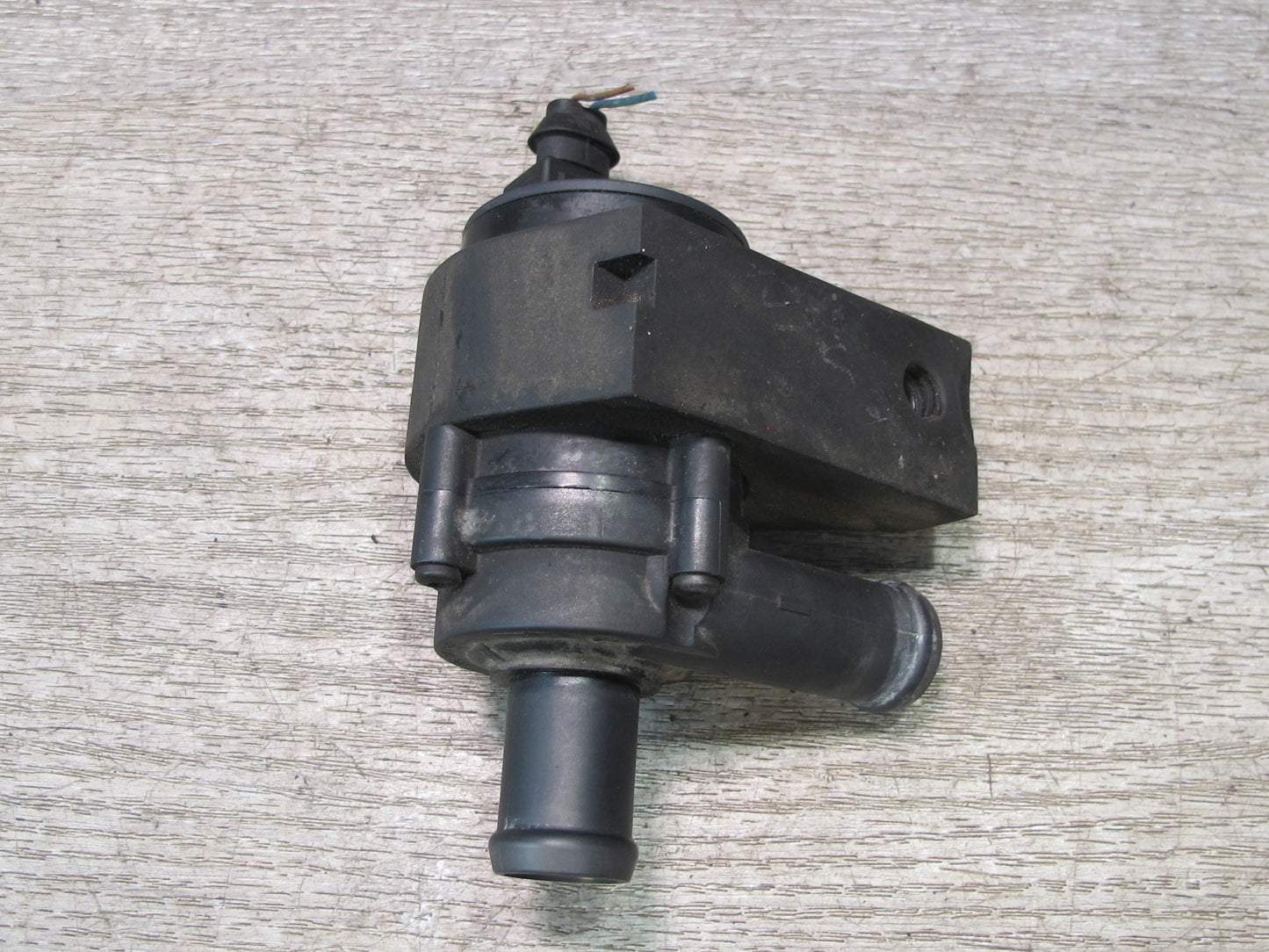 2006-2010 BMW E63 E64 M6 Secondary Additional Auxiliary Water Pump 6936568