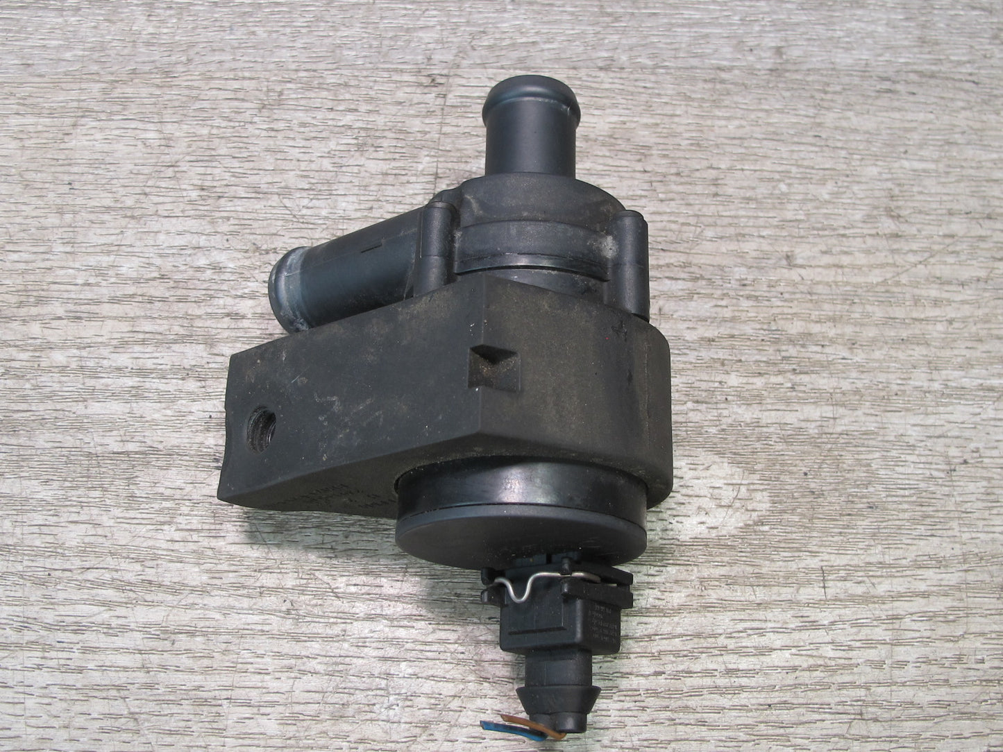 2006-2010 BMW E63 E64 M6 Secondary Additional Auxiliary Water Pump 6936568
