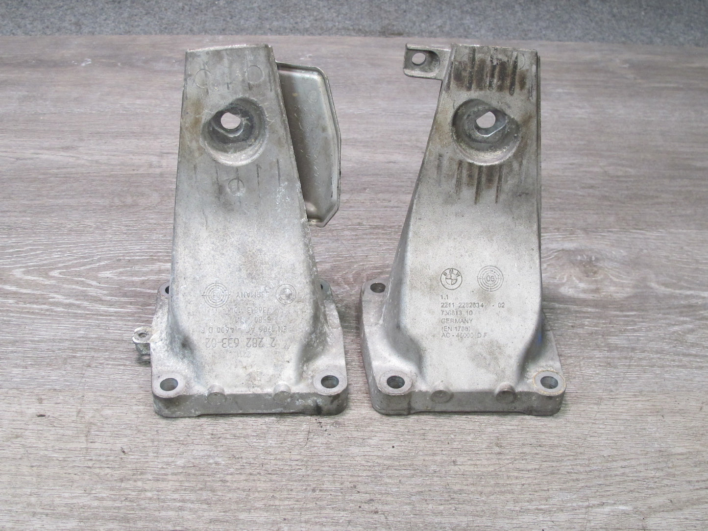 2006-2010 BMW E63 E64 M6 5.0L S85 Left & Right Engine Motor Mount Set of 2