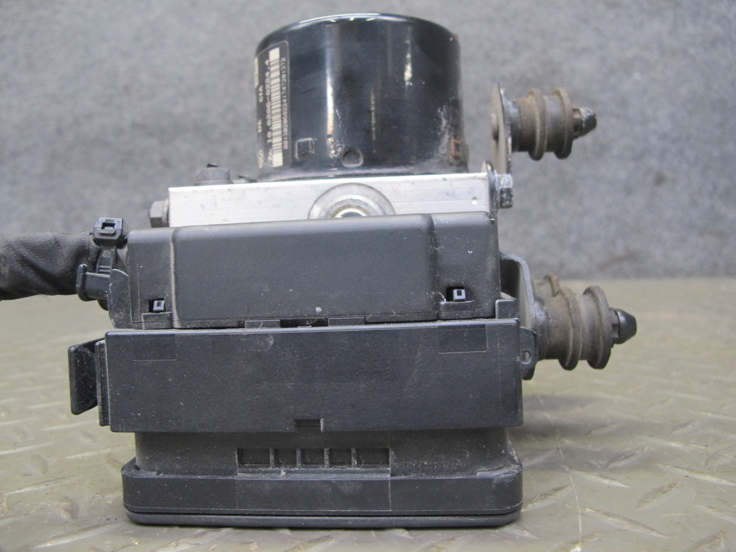 2008 VW Golf R32 VR6 3.2L AWD Anti Lock Brake ABS Pump Module 1K0614517AB OEM