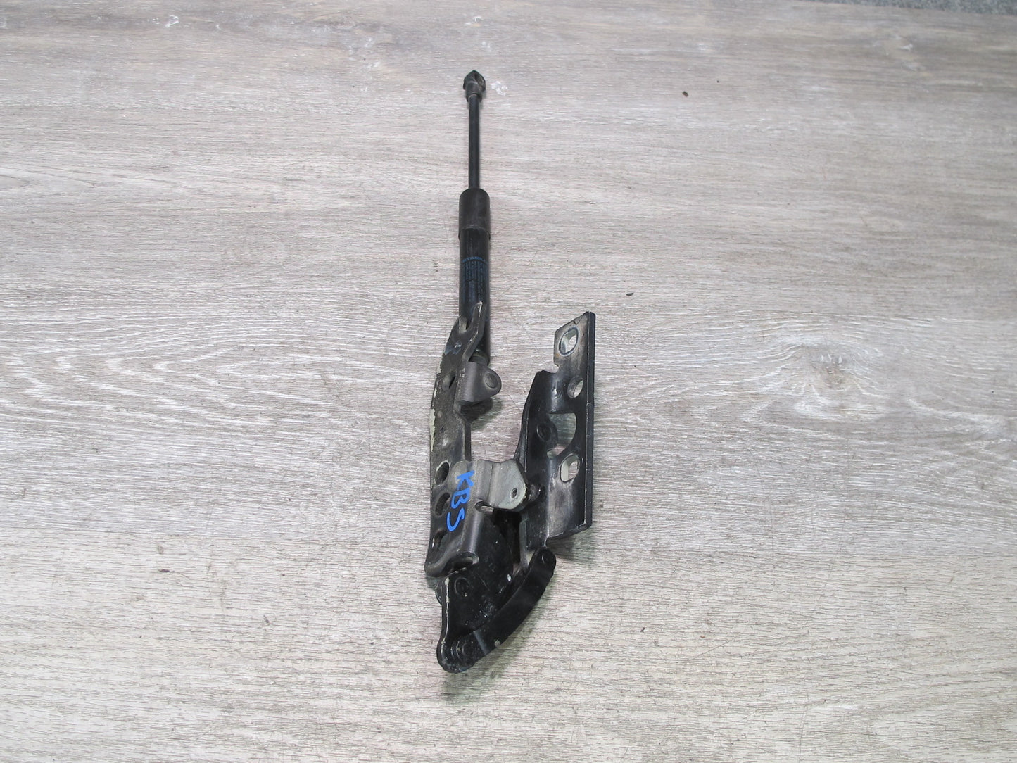 2006-2010 BMW E63 E64 Front Left & Right Hood Hinge w Shock Support Set