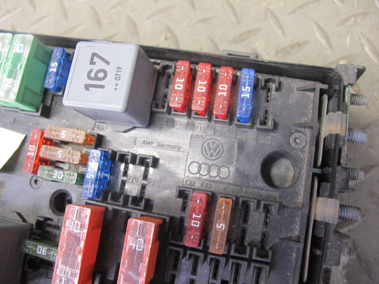 06-16 VW Golf MK5 R32 Passat CC VR6 Engine Bay Fuse Relay Box Module OEM