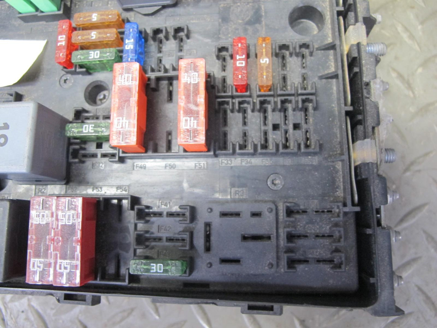 06-16 VW Golf MK5 R32 Passat CC VR6 Engine Bay Fuse Relay Box Module OEM
