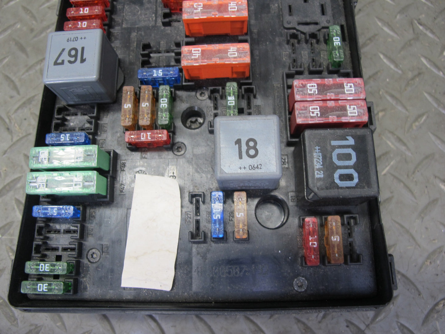 06-16 VW Golf MK5 R32 Passat CC VR6 Engine Bay Fuse Relay Box Module OEM