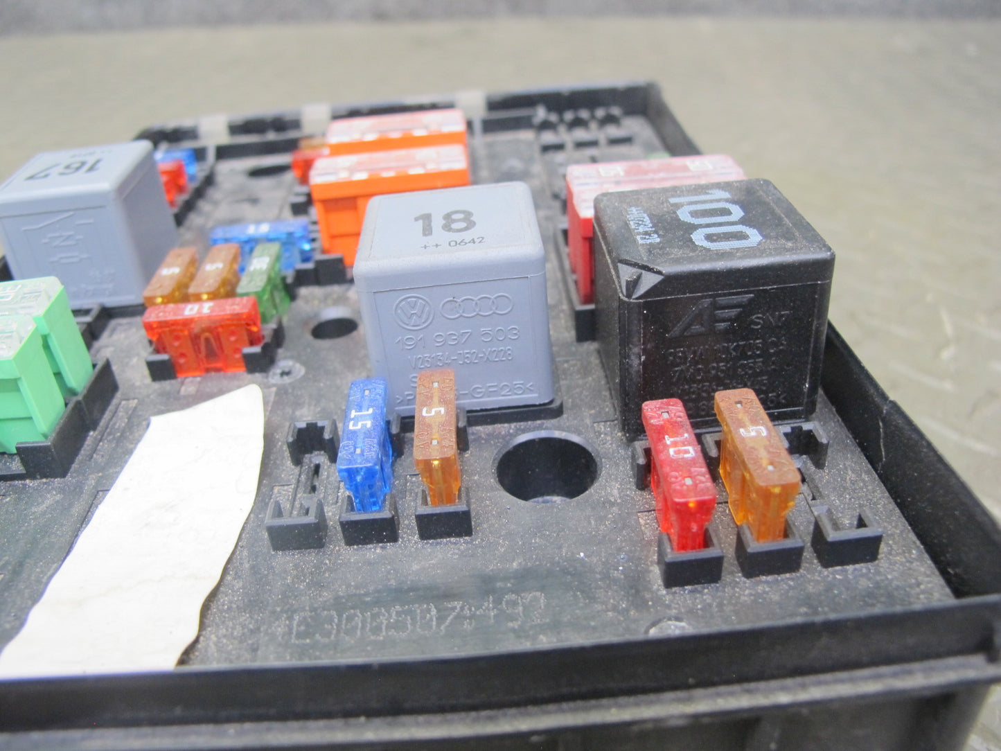 06-16 VW Golf MK5 R32 Passat CC VR6 Engine Bay Fuse Relay Box Module OEM