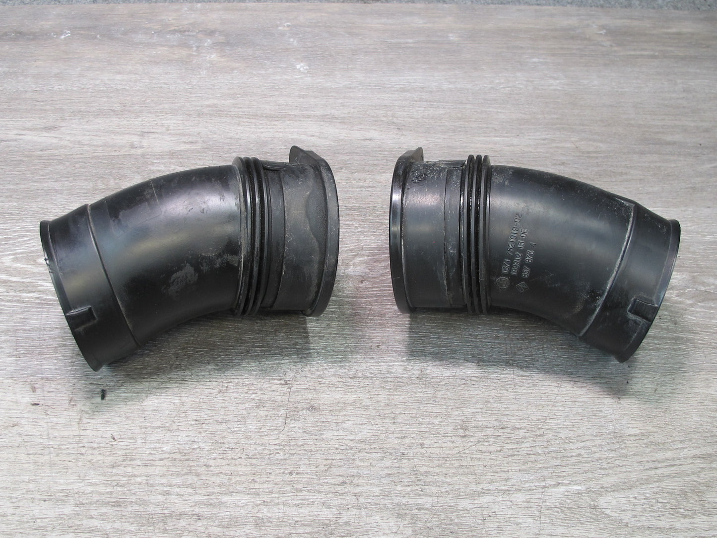 2006-2010 BMW E63 E64 M6 Left & Right Air Intake Hose Pipe Duct Set of 2