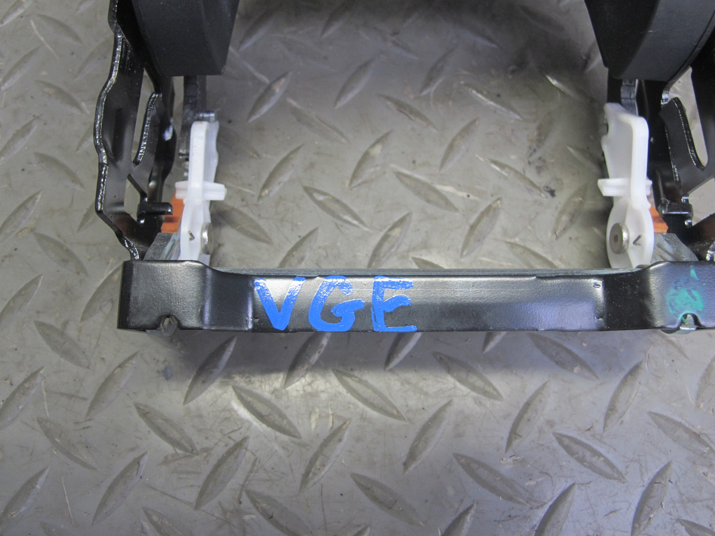 05-09 VW Golf R32 GTI Rabbit Jetta Center Console Leather Armrest Lid OEM