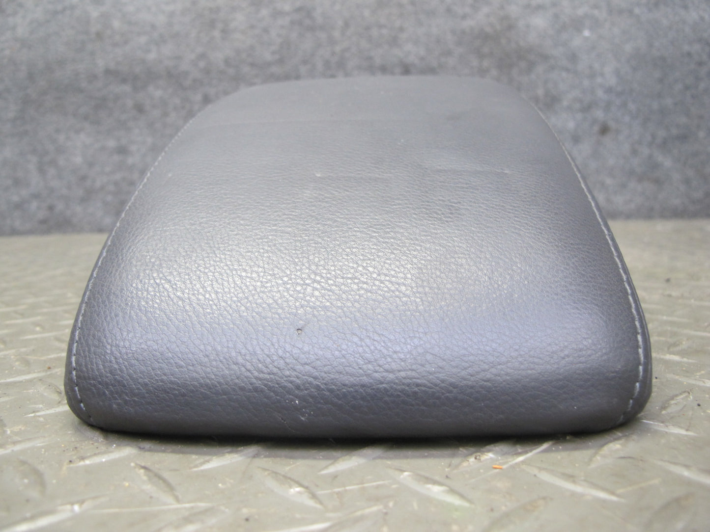 05-09 VW Golf R32 GTI Rabbit Jetta Center Console Leather Armrest Lid OEM
