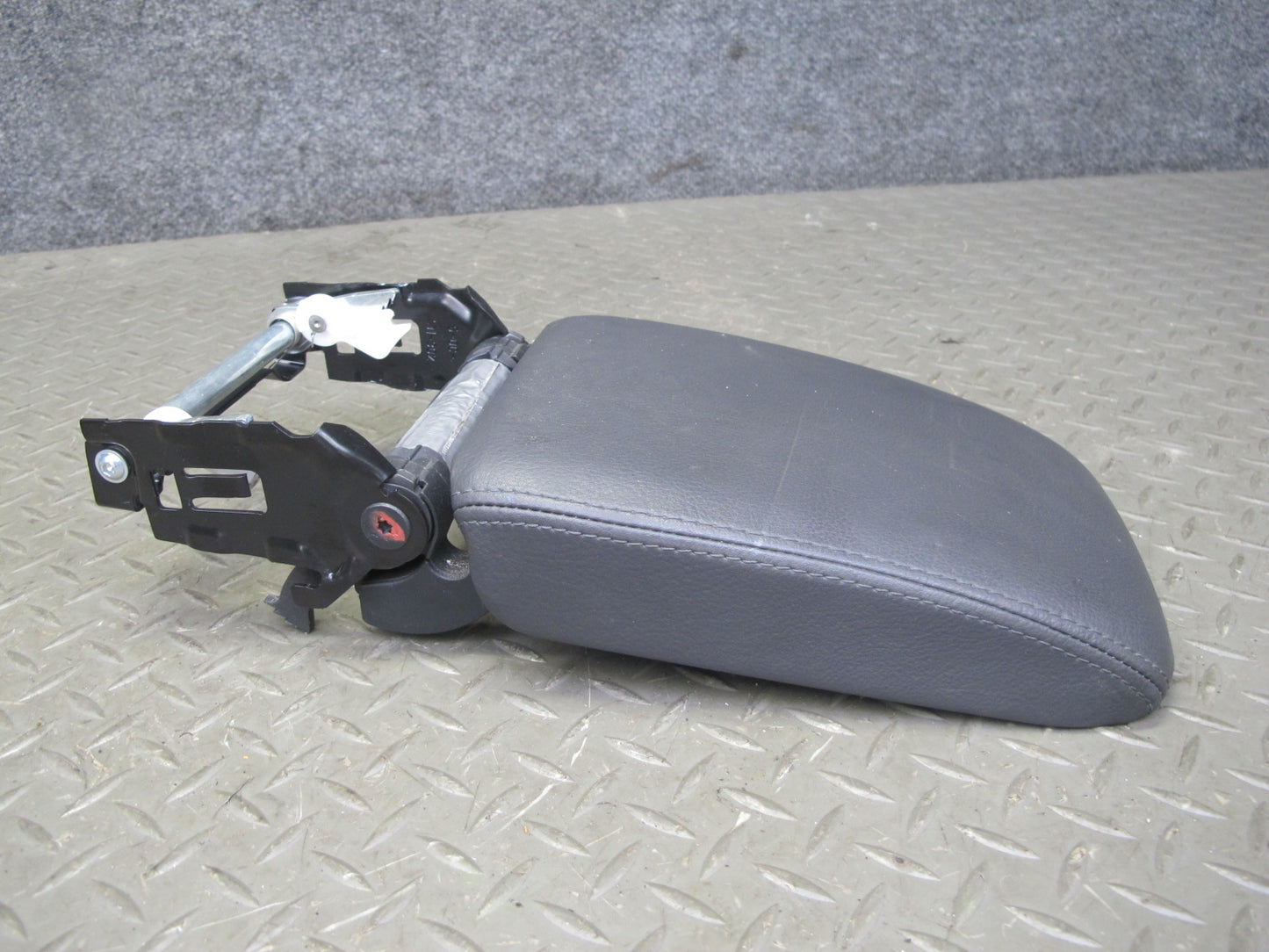05-09 VW Golf R32 GTI Rabbit Jetta Center Console Leather Armrest Lid OEM