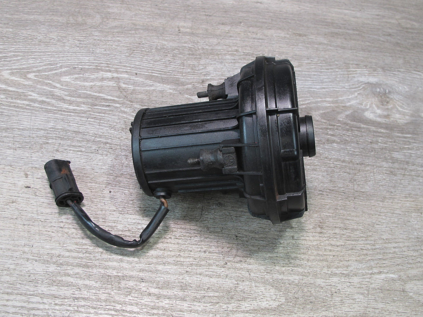 2006-2010 BMW E63 E64 M6 Smog Secondary Air Injection Pump 7506210