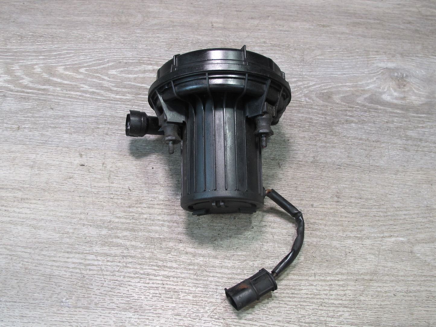 2006-2010 BMW E63 E64 M6 Smog Secondary Air Injection Pump 7506210