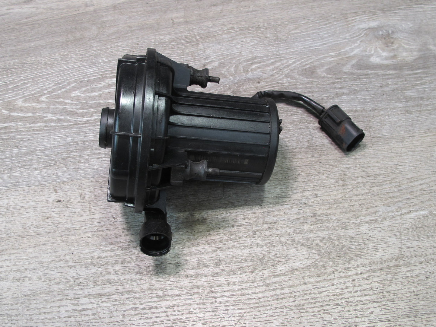 2006-2010 BMW E63 E64 M6 Smog Secondary Air Injection Pump 7506210