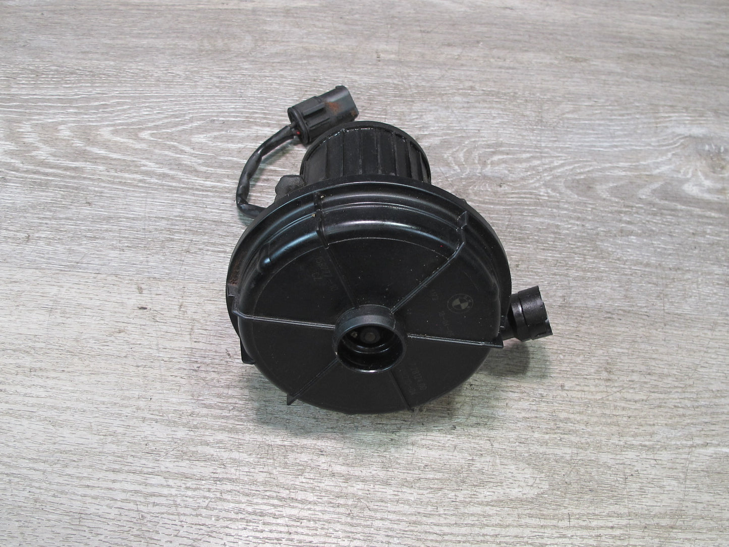 2006-2010 BMW E63 E64 M6 Smog Secondary Air Injection Pump 7506210