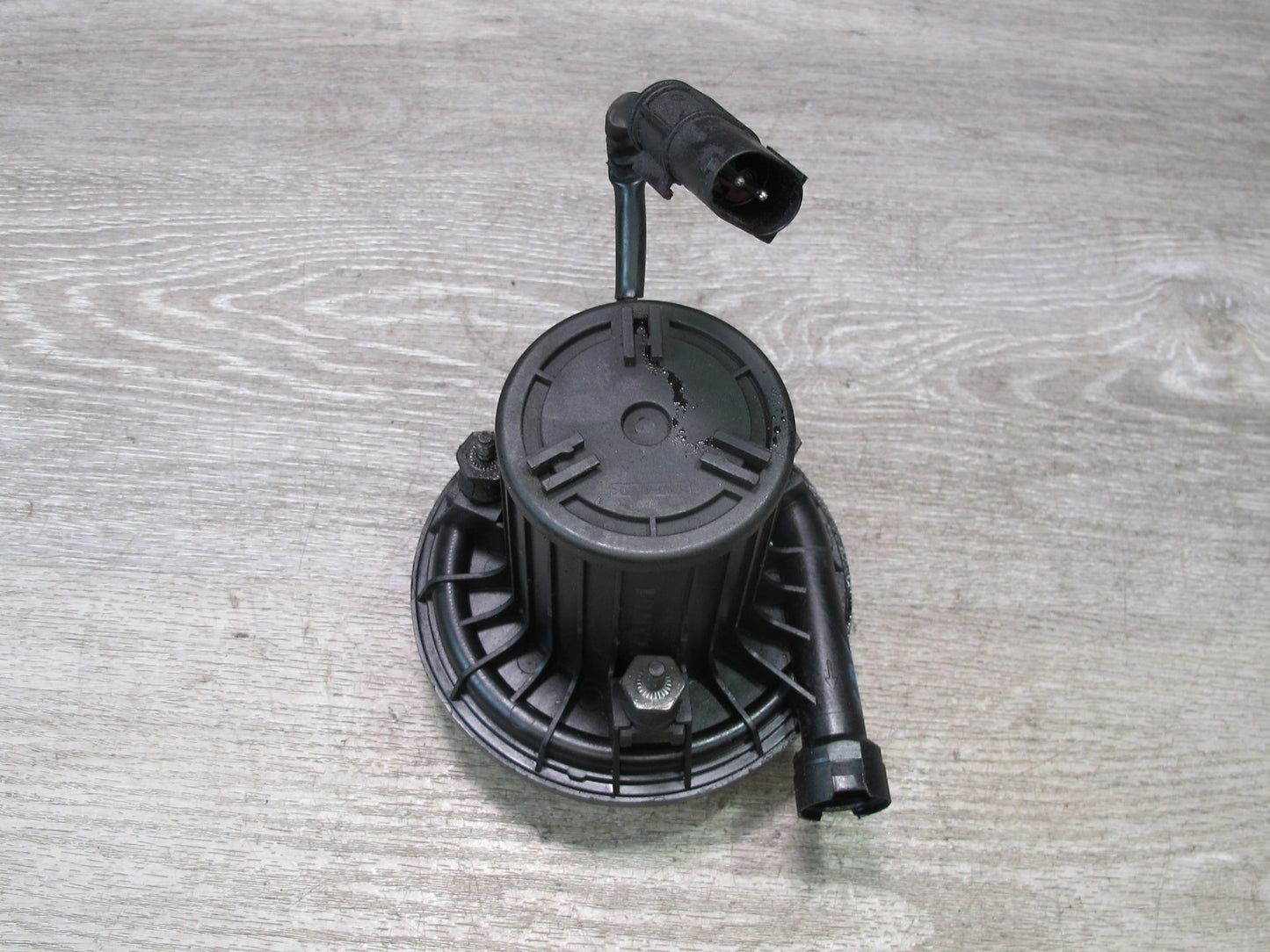 2006-2010 BMW E63 E64 M6 Smog Secondary Air Injection Pump 7506210