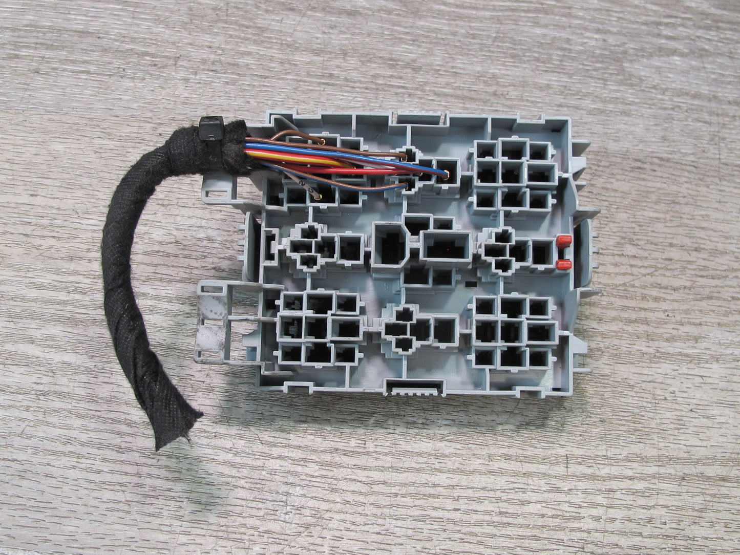 2003-2010 Porsche Cayenne 955 Under Hood Fuse Relay Box Module