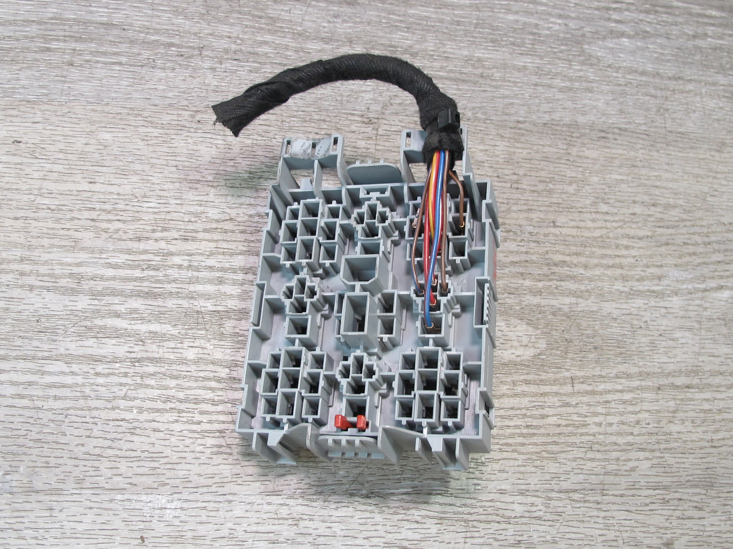 2003-2010 Porsche Cayenne 955 Under Hood Fuse Relay Box Module