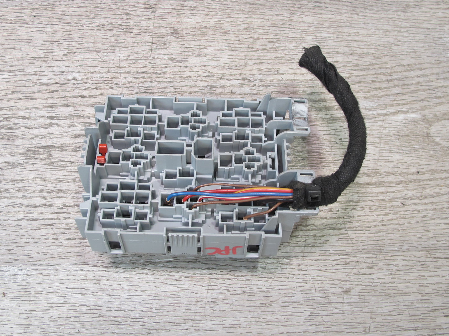 2003-2010 Porsche Cayenne 955 Under Hood Fuse Relay Box Module