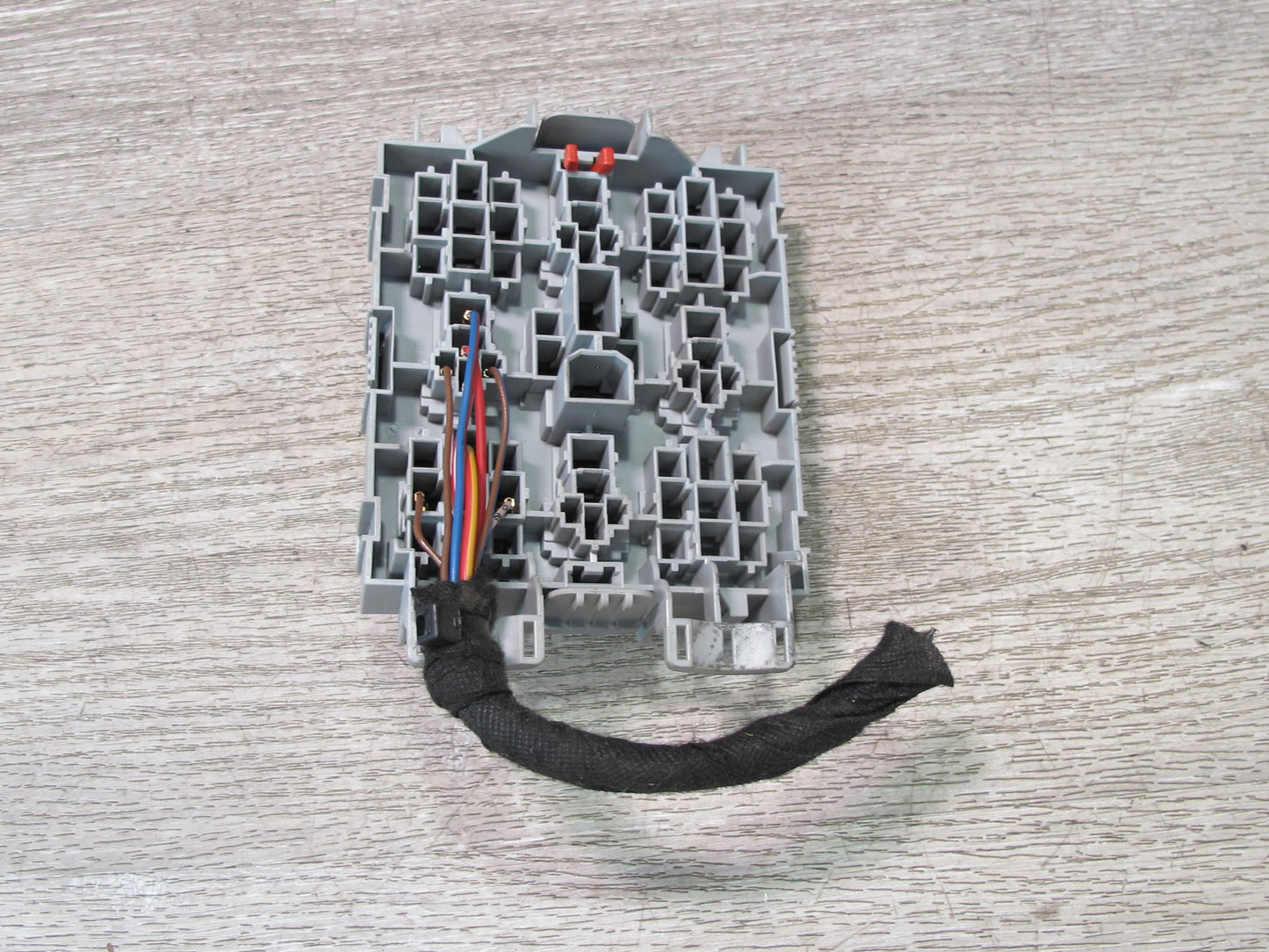 2003-2010 Porsche Cayenne 955 Under Hood Fuse Relay Box Module